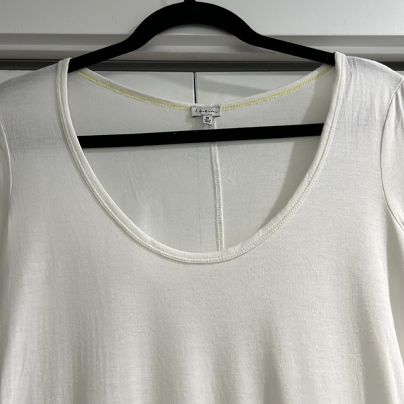 Babaton Classic Scoopneck Tshirt - Picture 2 of 2